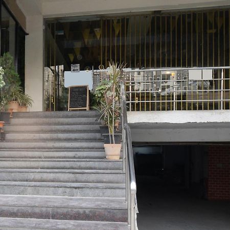 Super Townhouse Madhapur 100 Feet Road Formerly Jkc Grand Hyderabad Luaran gambar