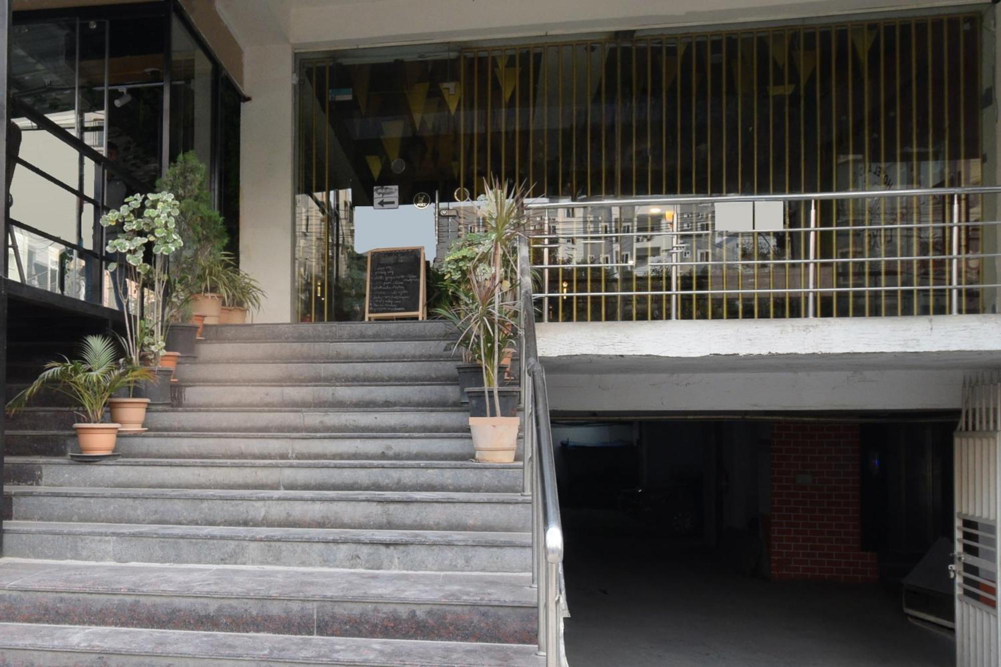 Super Townhouse Madhapur 100 Feet Road Formerly Jkc Grand Hyderabad Luaran gambar