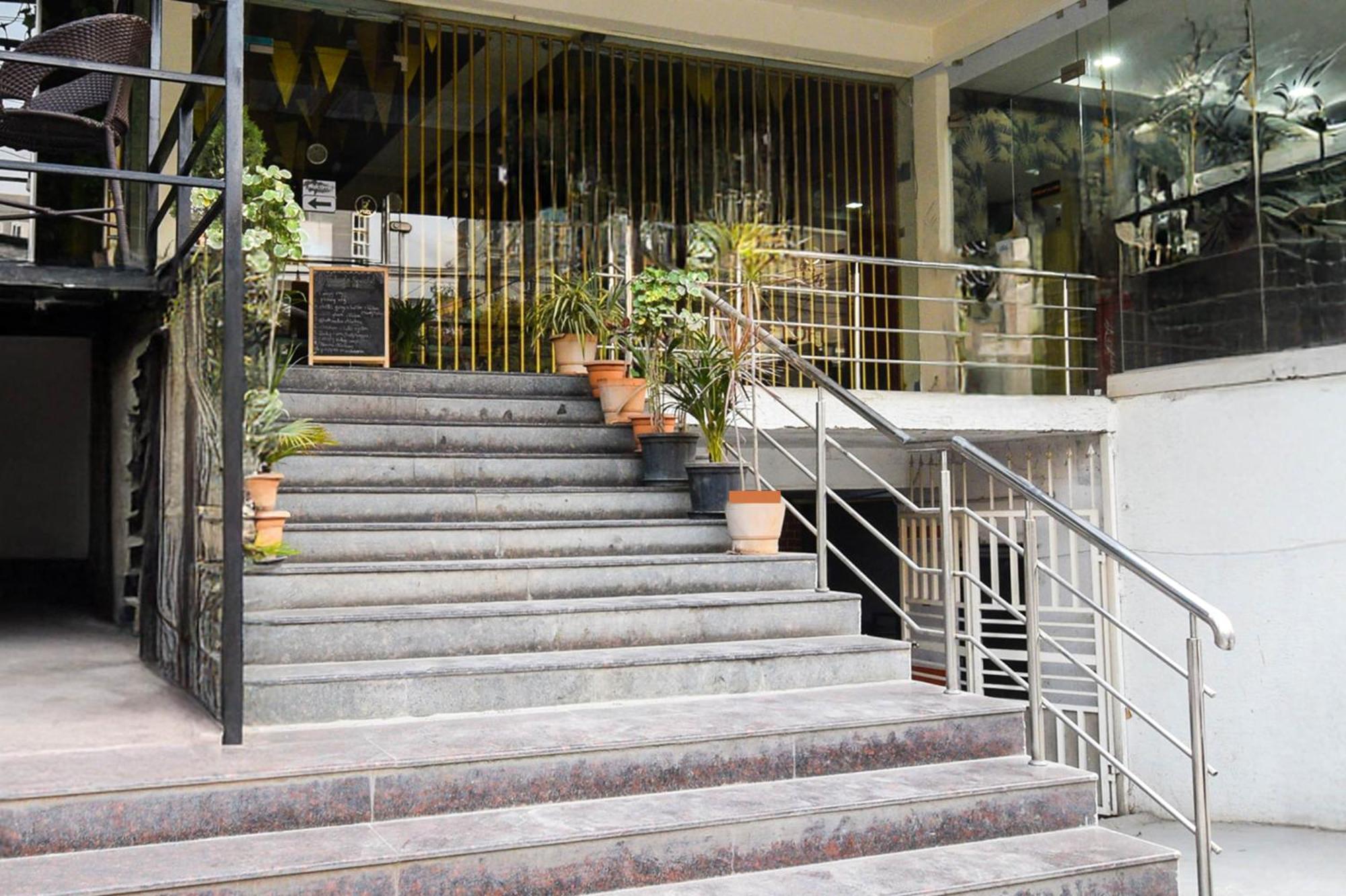 Super Townhouse Madhapur 100 Feet Road Formerly Jkc Grand Hyderabad Luaran gambar
