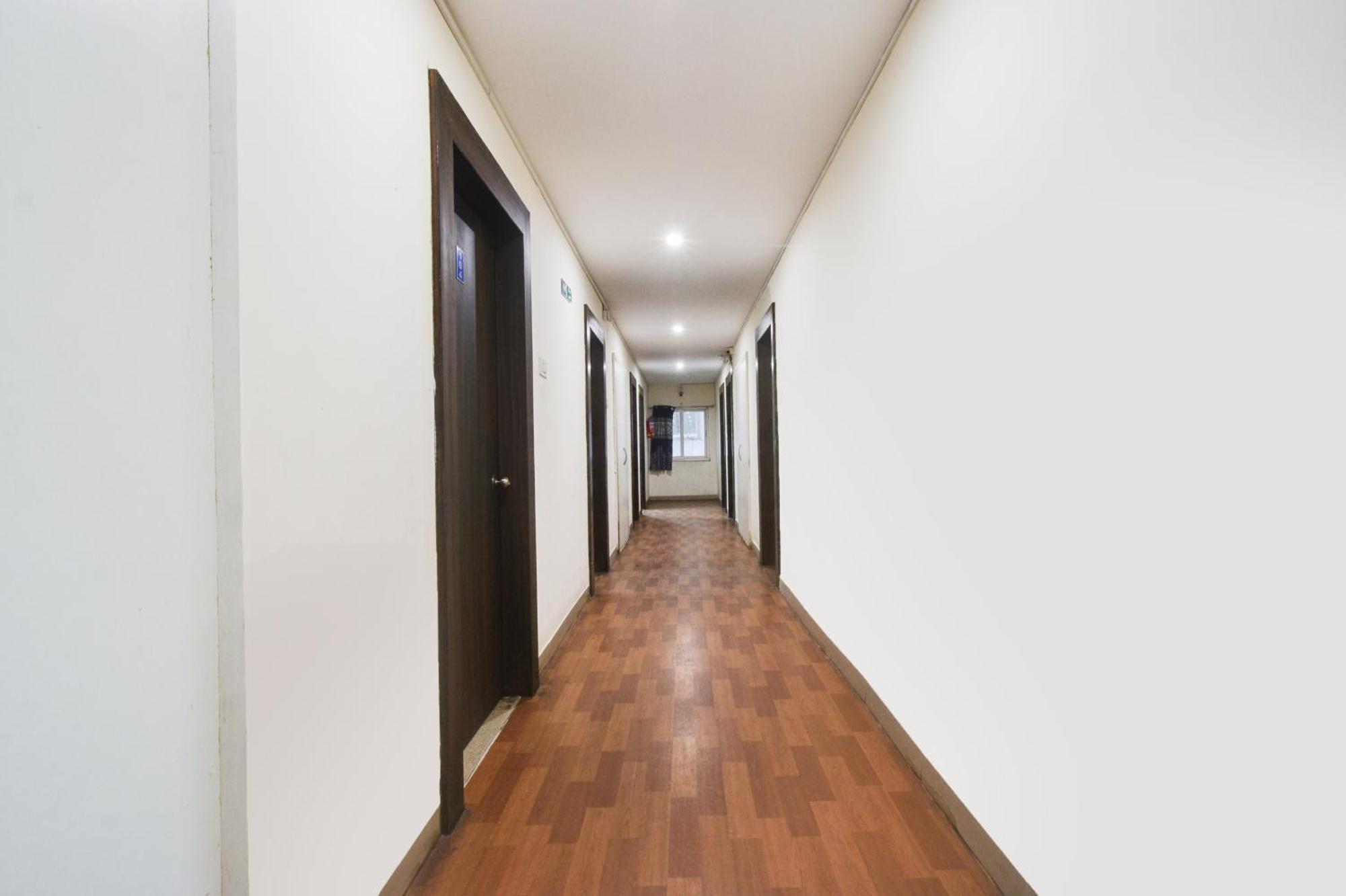Super Townhouse Madhapur 100 Feet Road Formerly Jkc Grand Hyderabad Luaran gambar