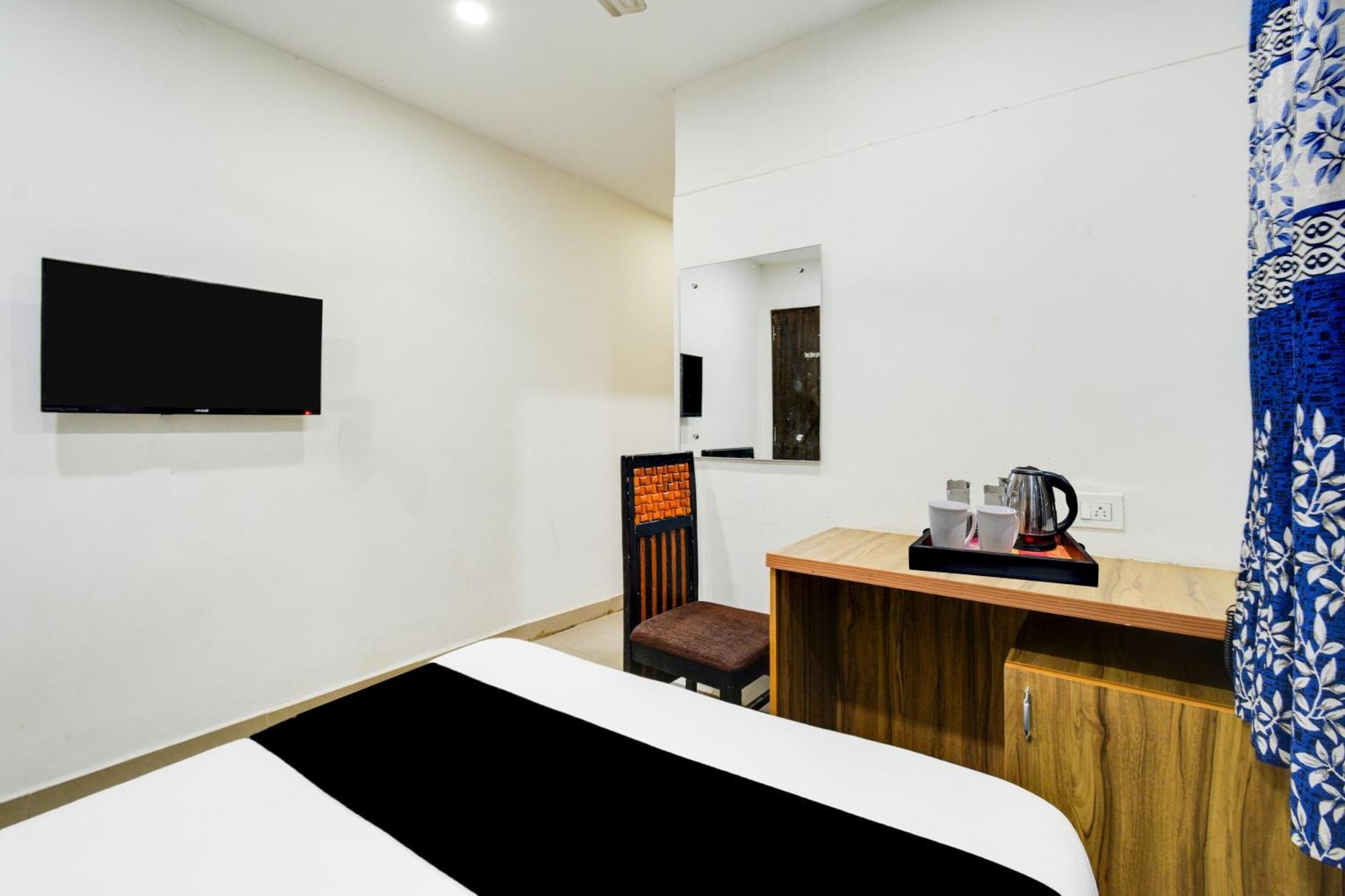 Super Townhouse Madhapur 100 Feet Road Formerly Jkc Grand Hyderabad Luaran gambar