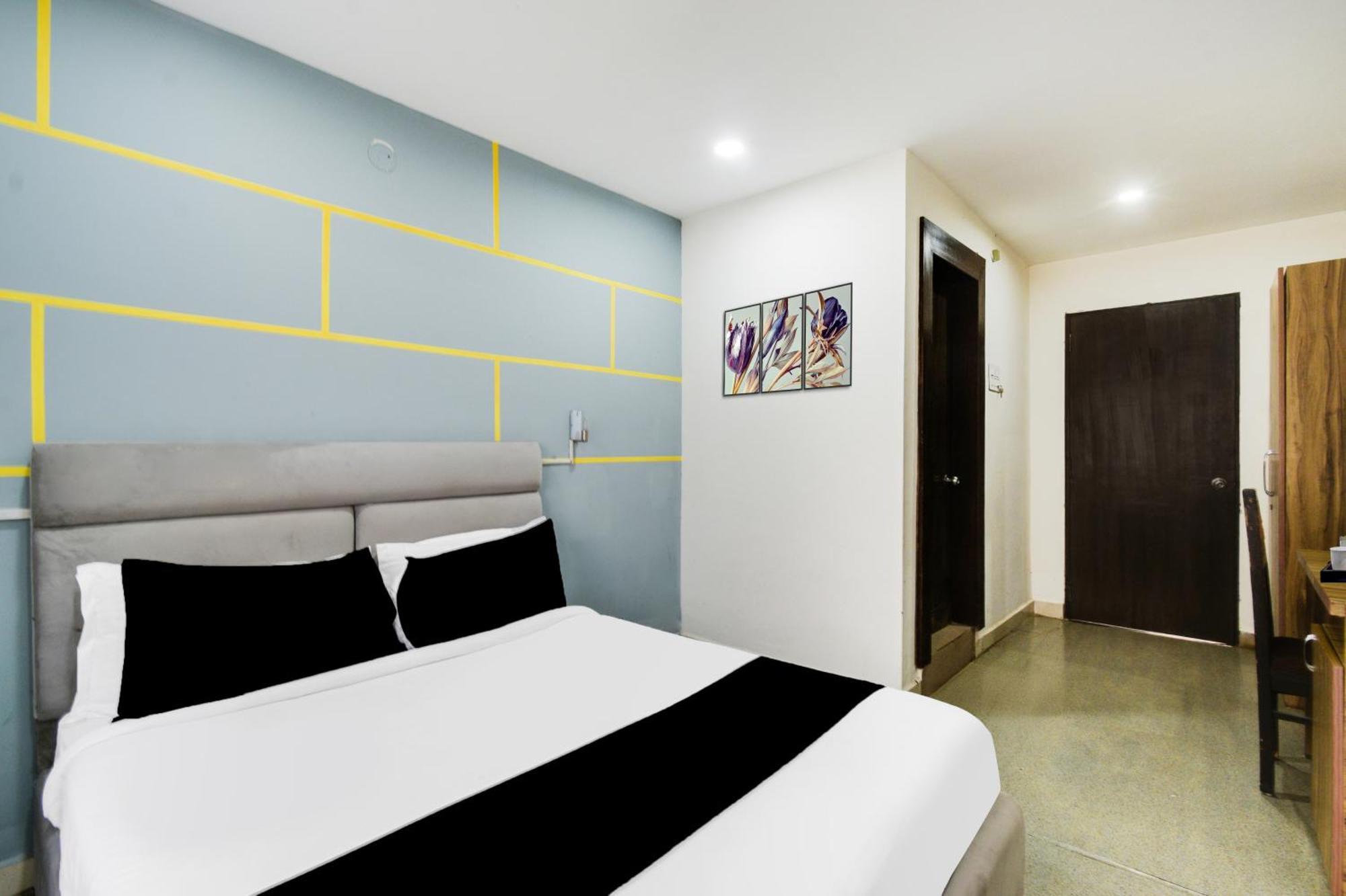 Super Townhouse Madhapur 100 Feet Road Formerly Jkc Grand Hyderabad Luaran gambar