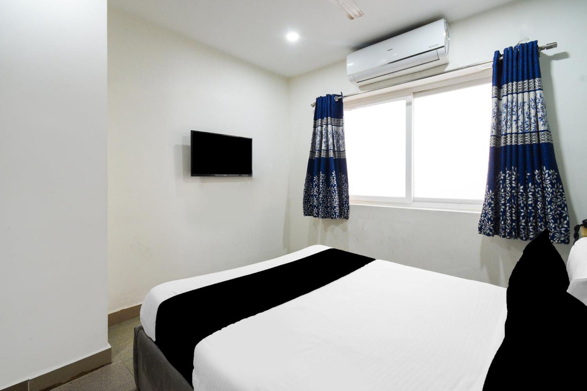 Super Townhouse Madhapur 100 Feet Road Formerly Jkc Grand Hyderabad Luaran gambar