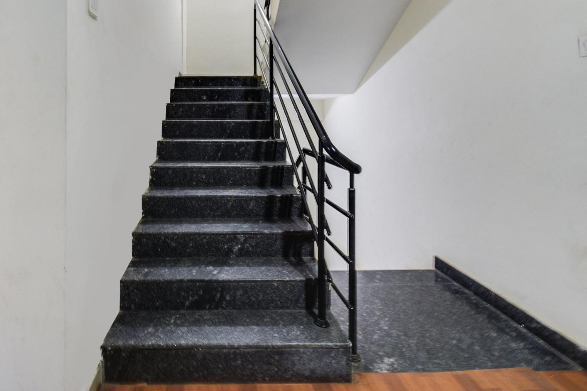 Super Townhouse Madhapur 100 Feet Road Formerly Jkc Grand Hyderabad Luaran gambar