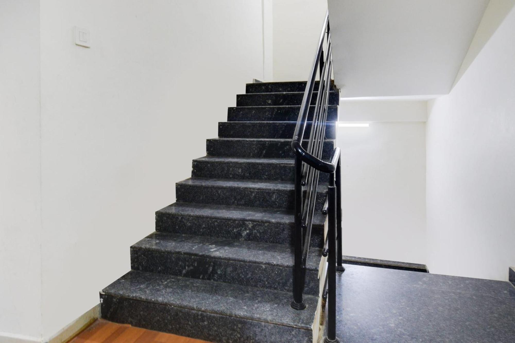 Super Townhouse Madhapur 100 Feet Road Formerly Jkc Grand Hyderabad Luaran gambar